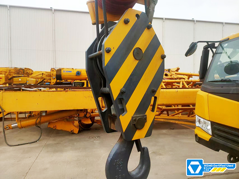 XCMG QY180K5C 180ton second hand truck crane for sale - Avtodvigalo: slika 4 XCMG QY180K5C 180ton second hand truck crane for sale - Avtodvigalo: slika 4