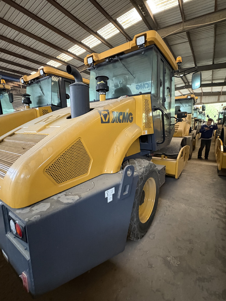 XCMG Used XS83 8 ton small single drum compactor road roller with diesel engine - Cestni valjar: slika 5 XCMG Used XS83 8 ton small single drum compactor road roller with diesel engine - Cestni valjar: slika 5