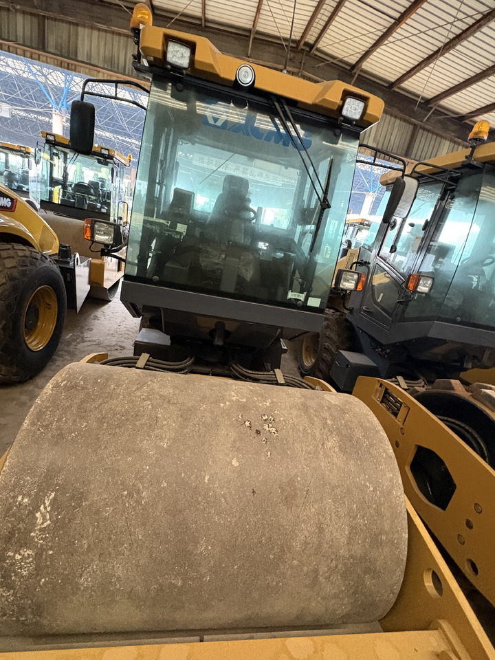 XCMG Used XS83 8 ton small single drum compactor road roller with diesel engine - Cestni valjar: slika 4 XCMG Used XS83 8 ton small single drum compactor road roller with diesel engine - Cestni valjar: slika 4