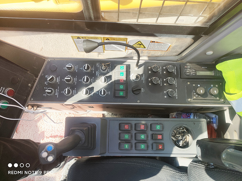 XCMG XGC200 200 tons hydraulic boom used crawler crane 2019 with good condition - Gosenični žerjav: slika 3 XCMG XGC200 200 tons hydraulic boom used crawler crane 2019 with good condition - Gosenični žerjav: slika 3