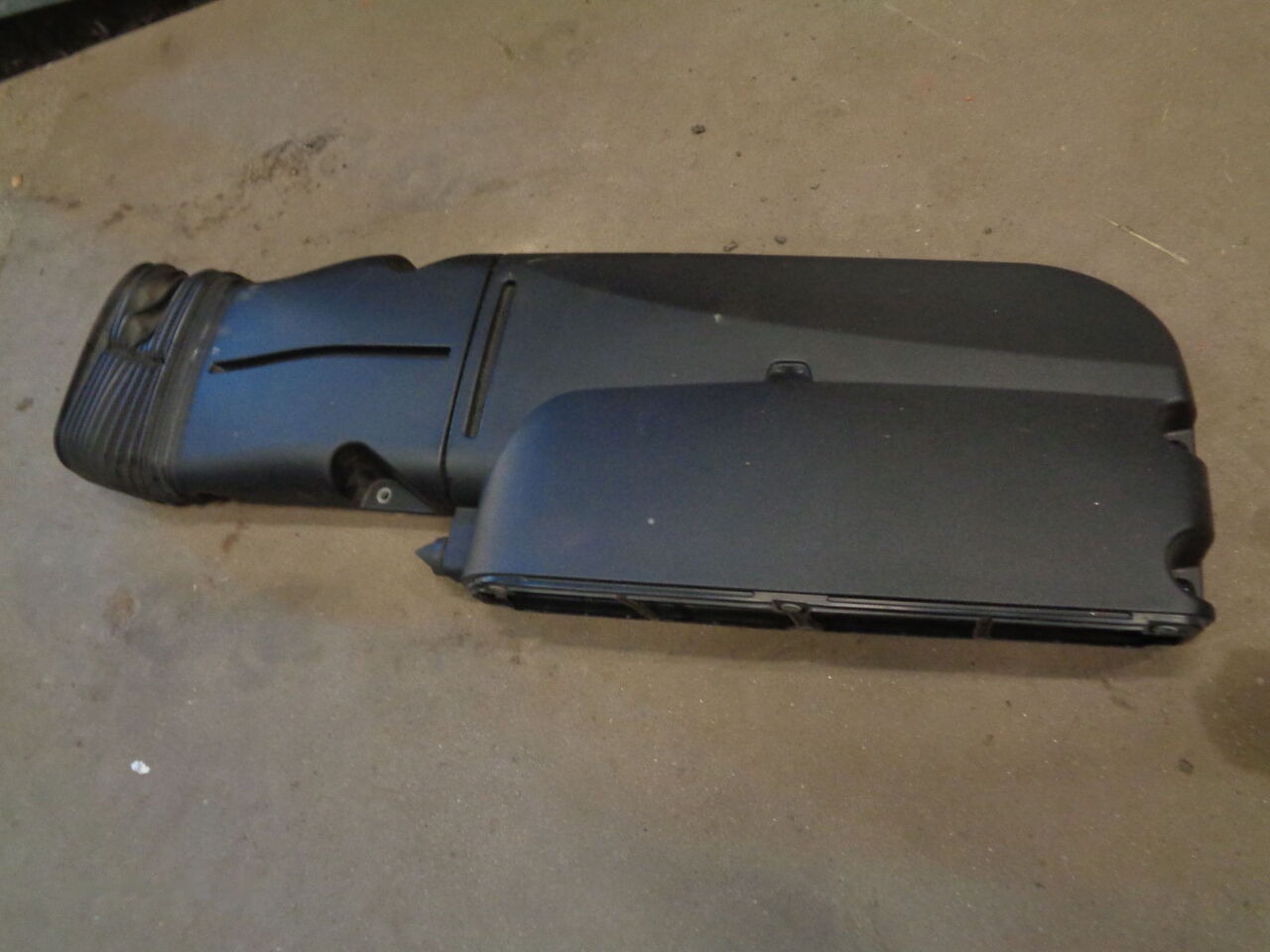 DAF XF 106 Komin Powietrza DAF XF 106 1935598 DAF XF 106 truck - Karoserija in zunanjost za Tovornjak: slika 2 DAF XF 106 Komin Powietrza DAF XF 106 1935598 DAF XF 106 truck - Karoserija in zunanjost za Tovornjak: slika 2