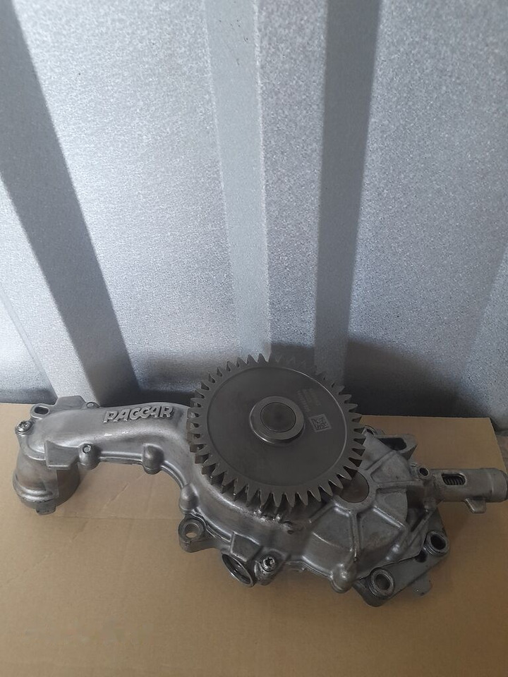 DAF XF 106 MX11 1955983 DAF XF 106 MX11 truck - Oljna črpalka za Tovornjak: slika 1 DAF XF 106 MX11 1955983 DAF XF 106 MX11 truck - Oljna črpalka za Tovornjak: slika 1