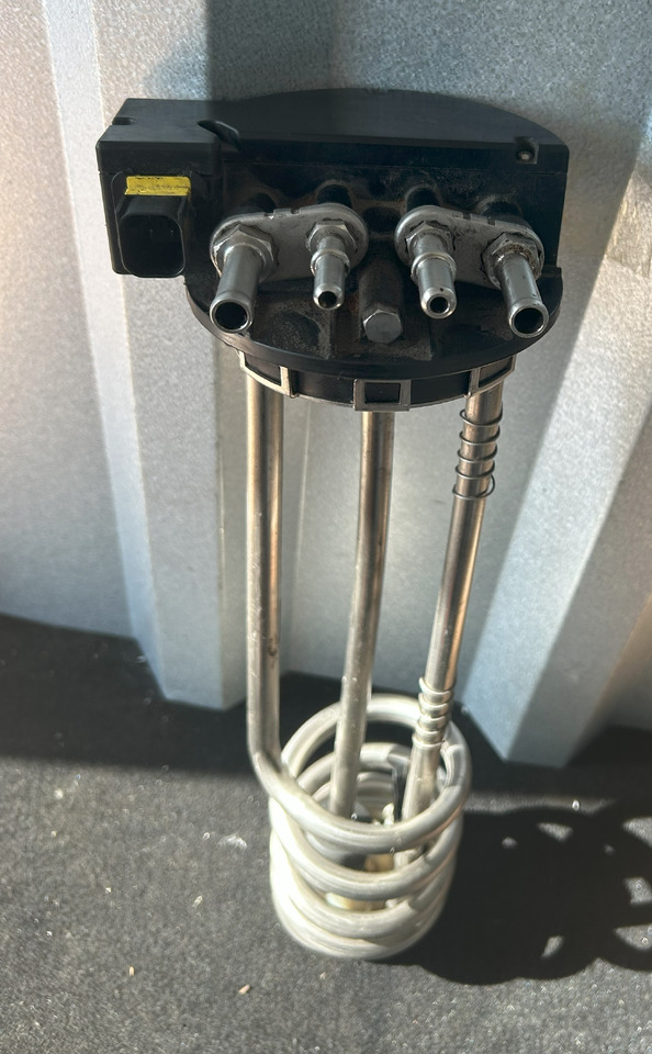 DAF XF 106 TEMPERATURE AND ADBLUE LEVEL SENSOR - Senzor: slika 3 DAF XF 106 TEMPERATURE AND ADBLUE LEVEL SENSOR - Senzor: slika 3