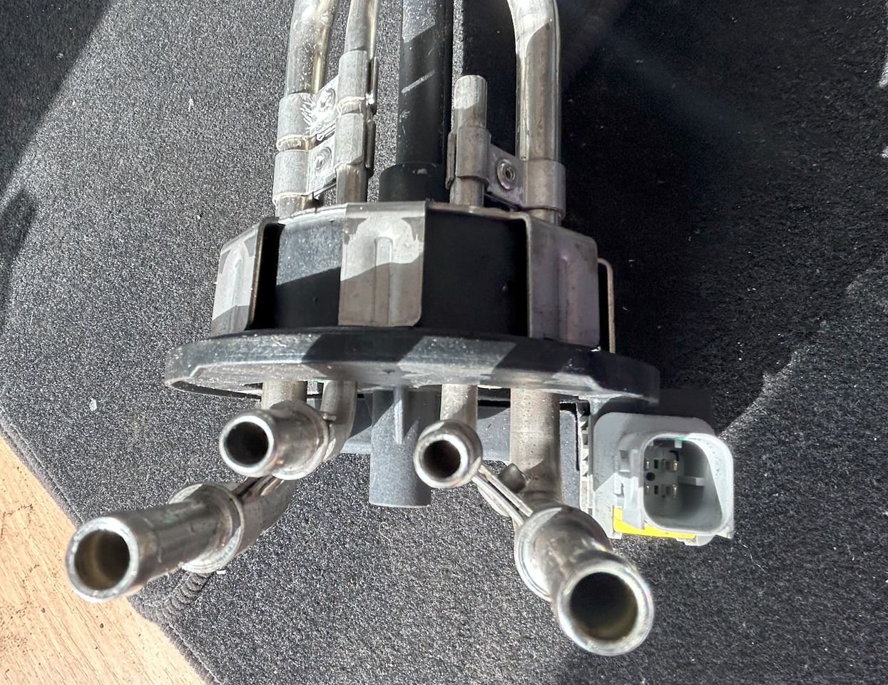 DAF XF 106 TEMPERATURE AND ADBLUE LEVEL SENSOR - Senzor: slika 5 DAF XF 106 TEMPERATURE AND ADBLUE LEVEL SENSOR - Senzor: slika 5