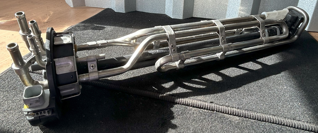 DAF XF 106 TEMPERATURE AND ADBLUE LEVEL SENSOR - Senzor: slika 4 DAF XF 106 TEMPERATURE AND ADBLUE LEVEL SENSOR - Senzor: slika 4