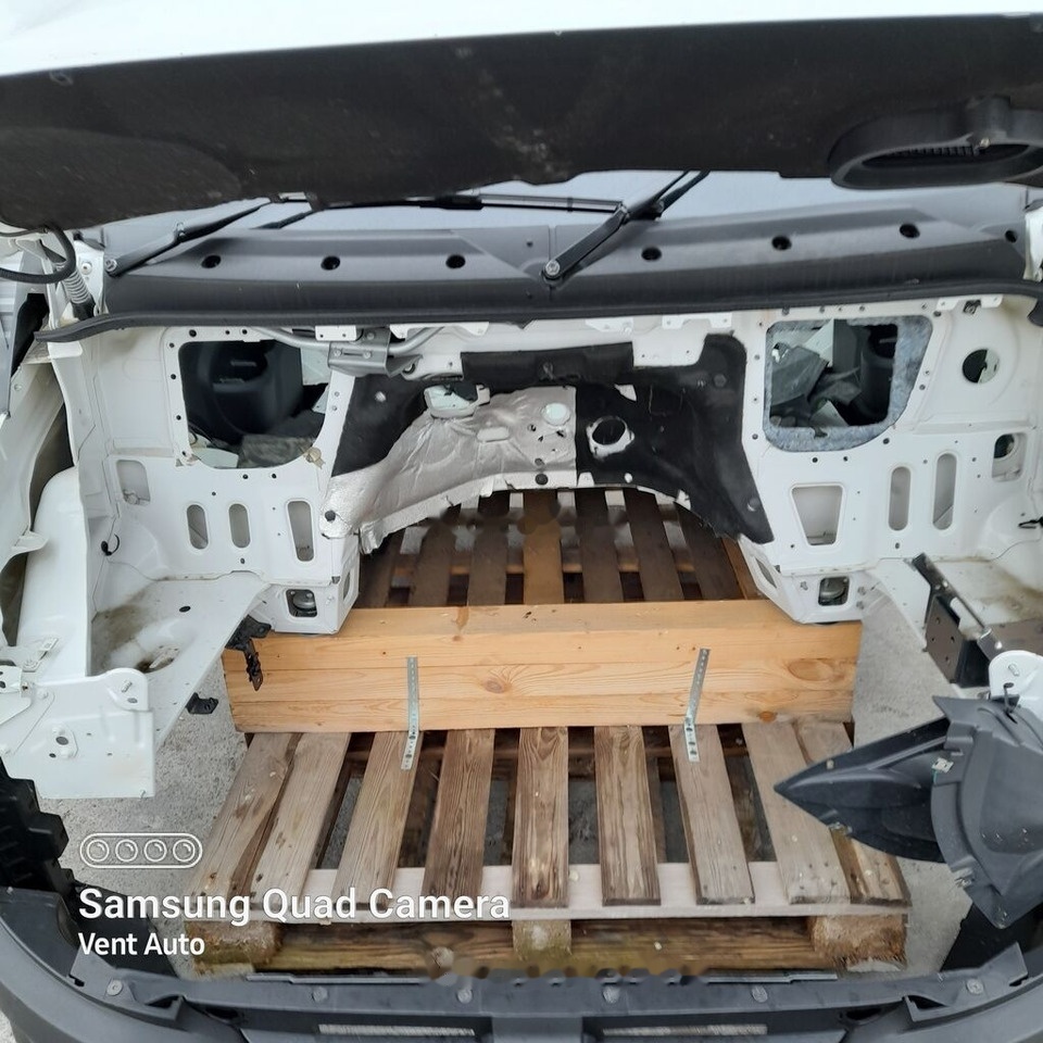 IVECO DAILY VII IVECO Daily VII 2019-2024 light - Kabina za Tovornjak: slika 5 IVECO DAILY VII IVECO Daily VII 2019-2024 light - Kabina za Tovornjak: slika 5