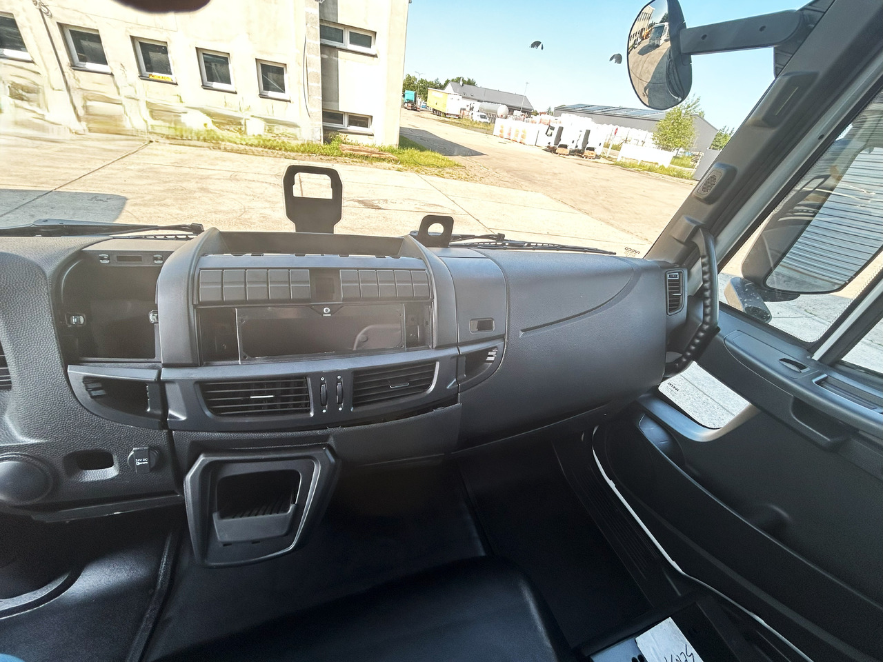 Nov Kabina za Avtomobil IVECO Eurocargo 75 DAY cabine Fahrerhaus Cab 2025: slika 21 Nov Kabina za Avtomobil IVECO Eurocargo 75 DAY cabine Fahrerhaus Cab 2025: slika 21