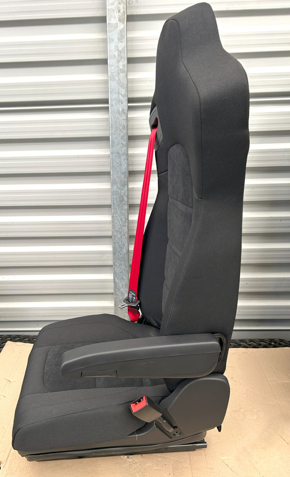 IVECO NEW SET OF SEATS IVECO S-WAY - Sedež: slika 4 IVECO NEW SET OF SEATS IVECO S-WAY - Sedež: slika 4