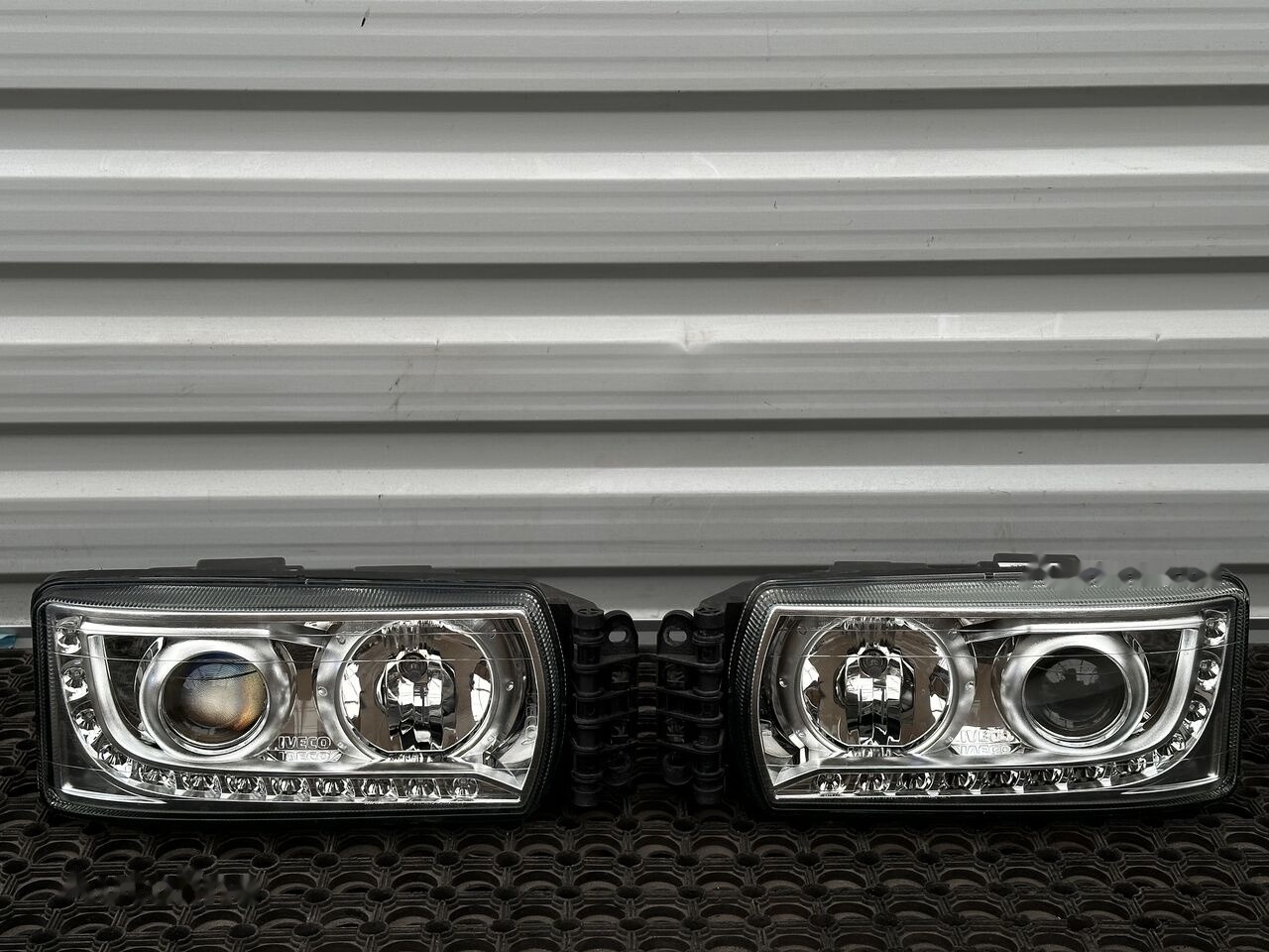 IVECO STRALIS / EUROCARGO 5801745452 / 5801745449 IVECO 5801745452 / 5801745449 truck - Žarometi za Tovornjak: slika 1 IVECO STRALIS / EUROCARGO 5801745452 / 5801745449 IVECO 5801745452 / 5801745449 truck - Žarometi za Tovornjak: slika 1