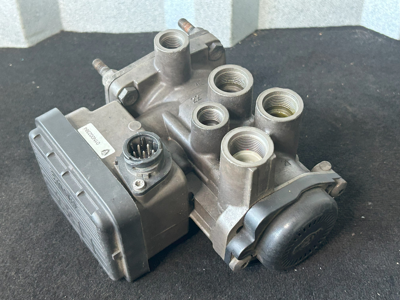 KNORR-BREMSE TRAILER EBS CONTROL VALVE / EUROPE / VOLVO - Zavorni ventil: slika 4 KNORR-BREMSE TRAILER EBS CONTROL VALVE / EUROPE / VOLVO - Zavorni ventil: slika 4