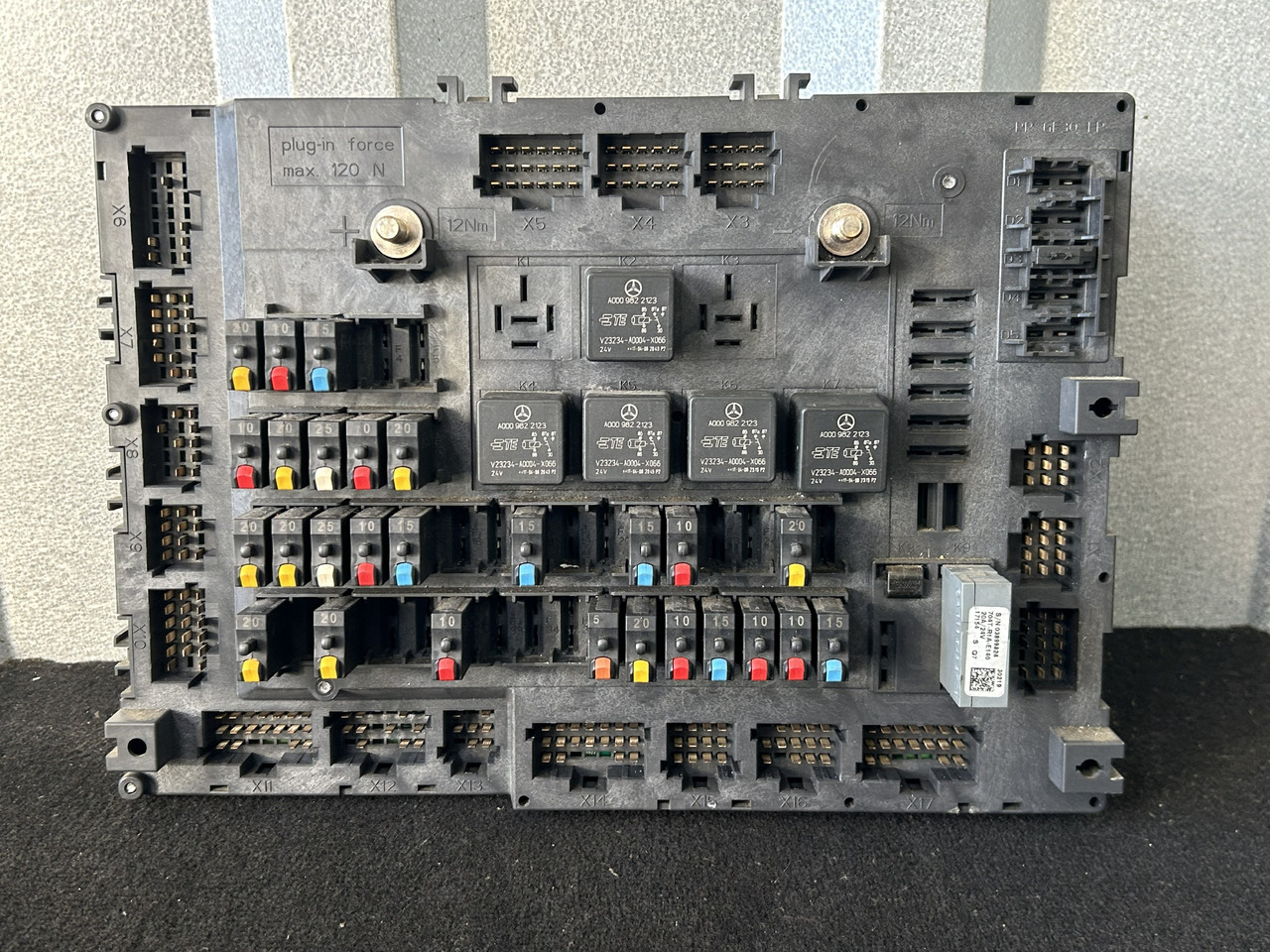 MERCEDES ACTROS MP4 A FUSE MODULE SAM - Varovalka: slika 1 MERCEDES ACTROS MP4 A FUSE MODULE SAM - Varovalka: slika 1