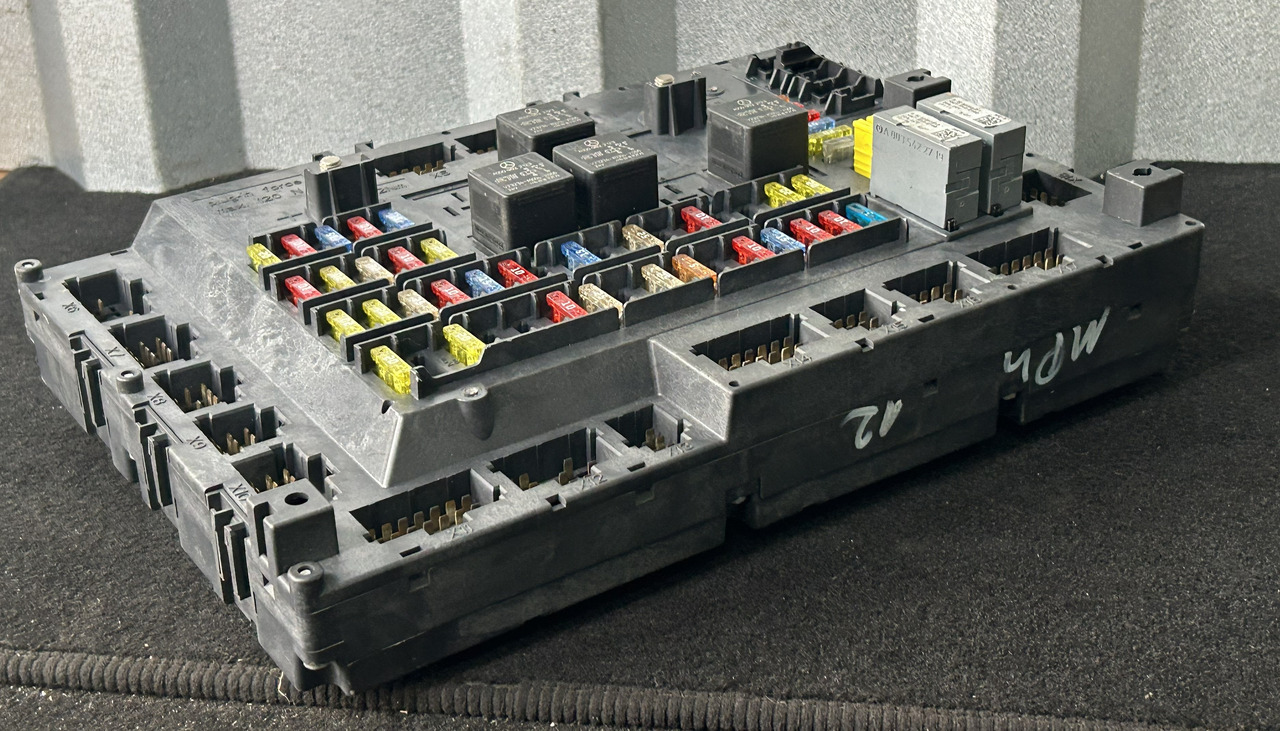 MERCEDES ACTROS MP4 A FUSE MODULE SAM - Varovalka: slika 4 MERCEDES ACTROS MP4 A FUSE MODULE SAM - Varovalka: slika 4