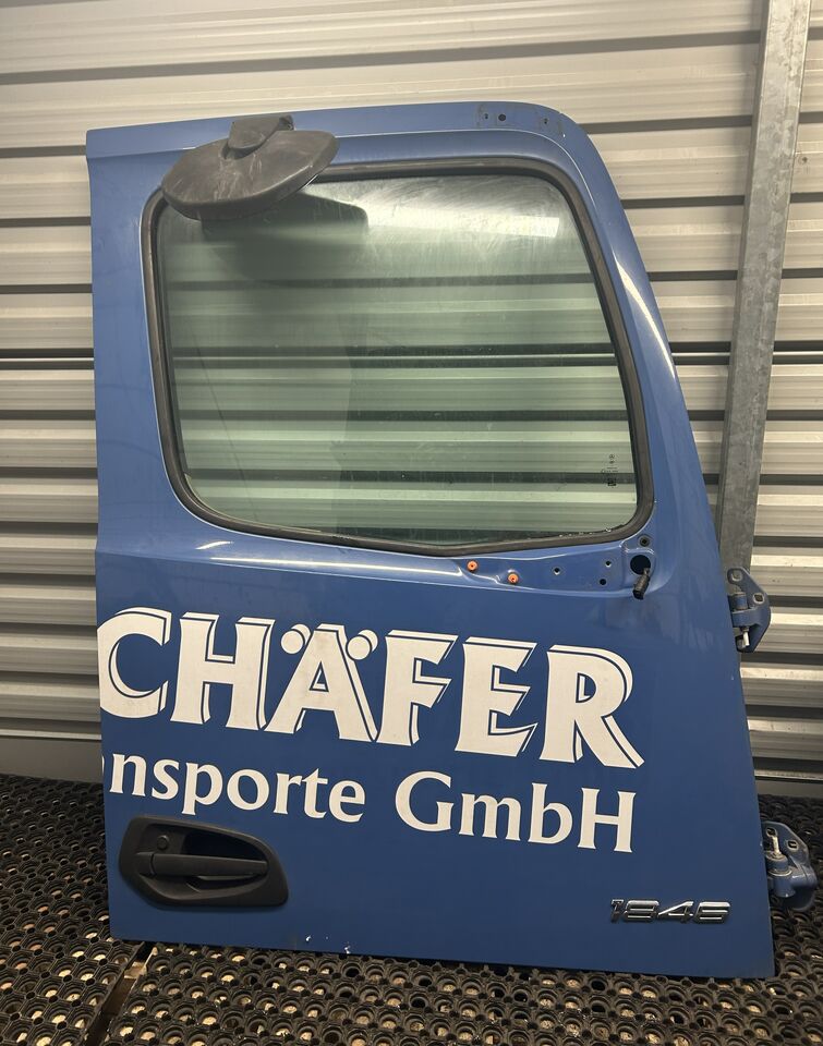 MERCEDES ACTROS MP4 DOOR RIGHT EITH RAMP MIRROR - Vrata in deli: slika 1 MERCEDES ACTROS MP4 DOOR RIGHT EITH RAMP MIRROR - Vrata in deli: slika 1