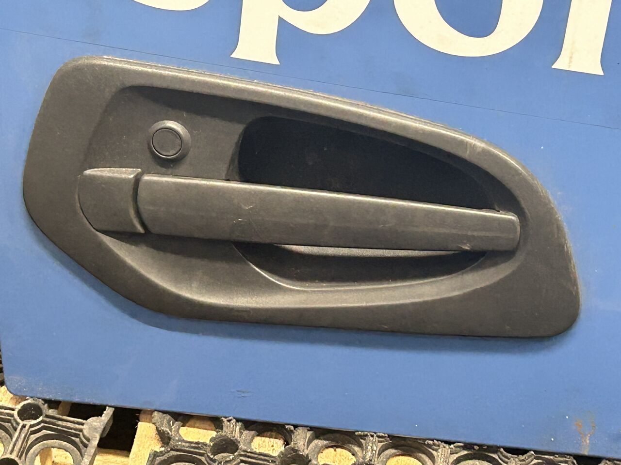 MERCEDES ACTROS MP4 DOOR RIGHT EITH RAMP MIRROR - Vrata in deli: slika 2 MERCEDES ACTROS MP4 DOOR RIGHT EITH RAMP MIRROR - Vrata in deli: slika 2