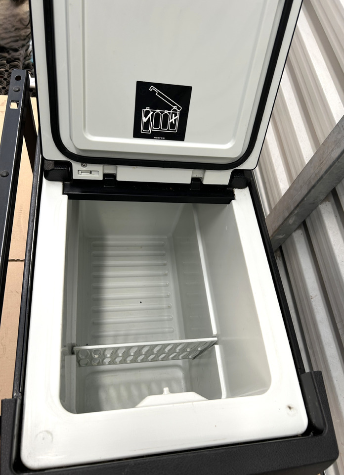 MERCEDES ACTROS MP4 REFRIGERATOR - Univerzalni rezervni del: slika 3 MERCEDES ACTROS MP4 REFRIGERATOR - Univerzalni rezervni del: slika 3