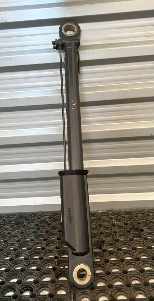 MERCEDES ATEGO CABIN LIFTING ACTUATOR + PUMP - Vzmetenje kabine: slika 2 MERCEDES ATEGO CABIN LIFTING ACTUATOR + PUMP - Vzmetenje kabine: slika 2