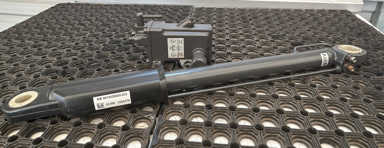 MERCEDES ATEGO CABIN LIFTING ACTUATOR + PUMP - Vzmetenje kabine: slika 1 MERCEDES ATEGO CABIN LIFTING ACTUATOR + PUMP - Vzmetenje kabine: slika 1
