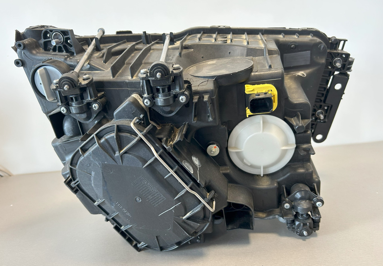 MERCEDES-BENZ brand new original OEM Mercedes-Benz headlight LEFT BI-XENON MP4, MP5 - Žarometi: slika 3 MERCEDES-BENZ brand new original OEM Mercedes-Benz headlight LEFT BI-XENON MP4, MP5 - Žarometi: slika 3