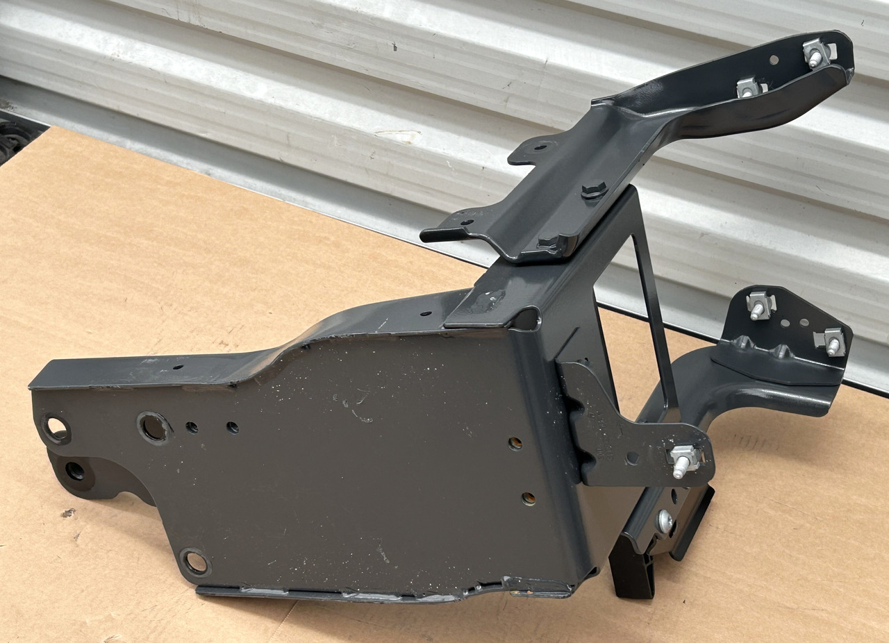 MERCEDES MOUNTING STEERING STEP SUPPORT AROCS ACTROS MP4 MP5 - Karoserija in zunanjost: slika 3 MERCEDES MOUNTING STEERING STEP SUPPORT AROCS ACTROS MP4 MP5 - Karoserija in zunanjost: slika 3