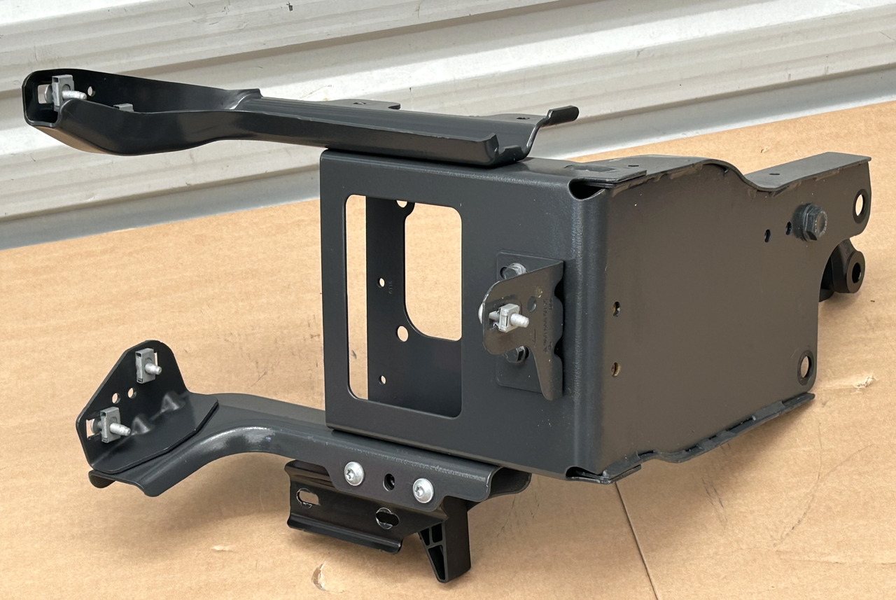 MERCEDES MOUNTING STEERING STEP SUPPORT AROCS ACTROS MP4 MP5 - Karoserija in zunanjost: slika 3 MERCEDES MOUNTING STEERING STEP SUPPORT AROCS ACTROS MP4 MP5 - Karoserija in zunanjost: slika 3