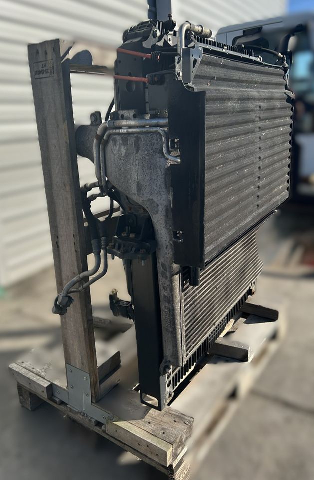 Mercedes ACTROS MP4 COOLERS SET - Hladilnik motorja: slika 2 Mercedes ACTROS MP4 COOLERS SET - Hladilnik motorja: slika 2