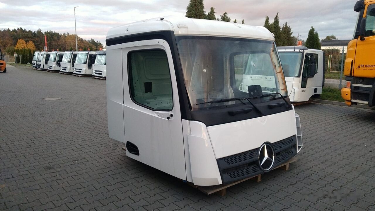 Mercedes-Benz Arocs 8x8 8x6 4x4 6x6 6x4 M Classic Space 320mm Mercedes-Benz AROCS Arocs 8x8 8x6 4x4 6x6 6x4 M Classic Space 320mm truck - Kabina za Tovornjak: slika 1 Mercedes-Benz Arocs 8x8 8x6 4x4 6x6 6x4 M Classic Space 320mm Mercedes-Benz AROCS Arocs 8x8 8x6 4x4 6x6 6x4 M Classic Space 320mm truck - Kabina za Tovornjak: slika 1