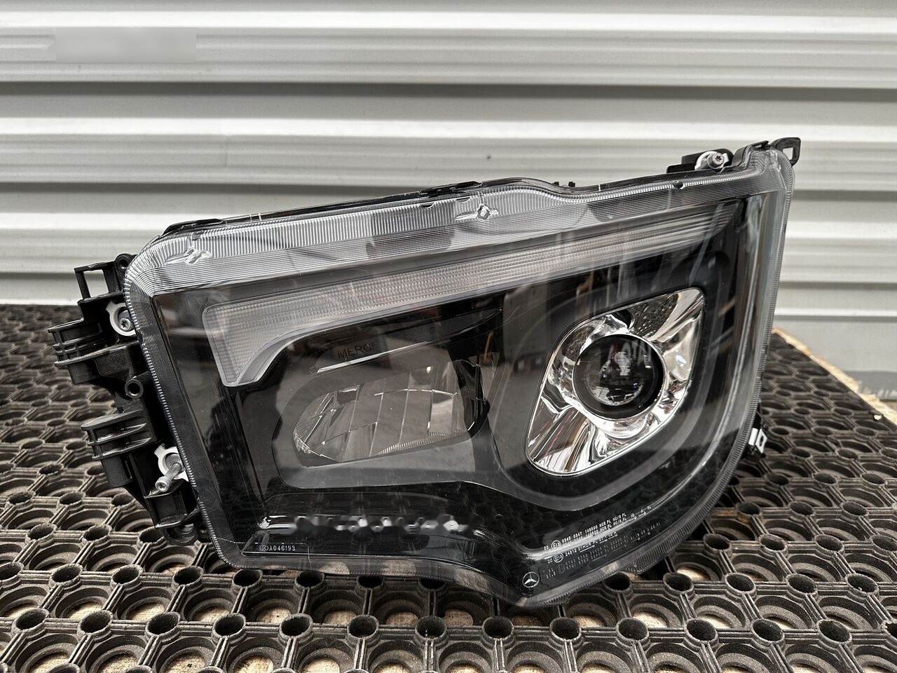 Mercedes-Benz LED ACTROS AROCS MP5 Mercedes-Benz ACTROS MP4 - Žarometi za Tovornjak: slika 2 Mercedes-Benz LED ACTROS AROCS MP5 Mercedes-Benz ACTROS MP4 - Žarometi za Tovornjak: slika 2