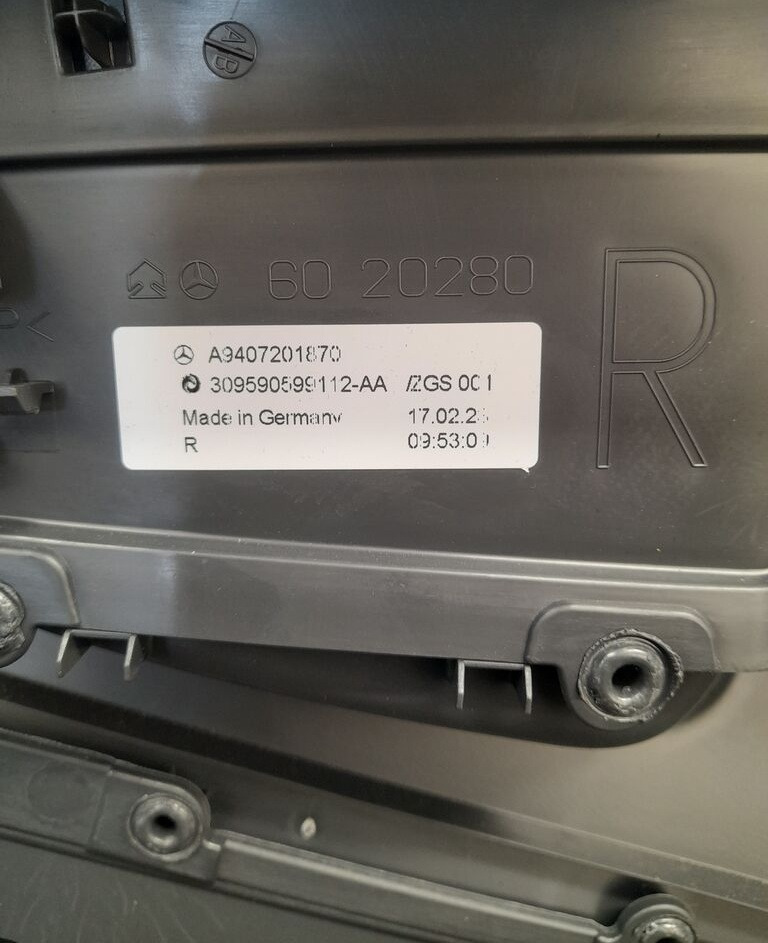 TAPICERKA PANEL DRZWI R Mercedes-Benz ATEGO A9407201870 - Vrata in deli za Tovornjak: slika 5 TAPICERKA PANEL DRZWI R Mercedes-Benz ATEGO A9407201870 - Vrata in deli za Tovornjak: slika 5