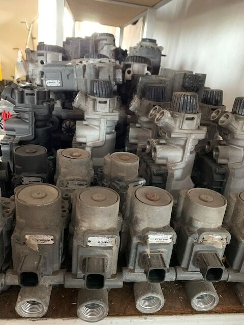 WABCO 1867002 DAF XF 106 truck - Zavorni ventil za Tovornjak: slika 4 WABCO 1867002 DAF XF 106 truck - Zavorni ventil za Tovornjak: slika 4