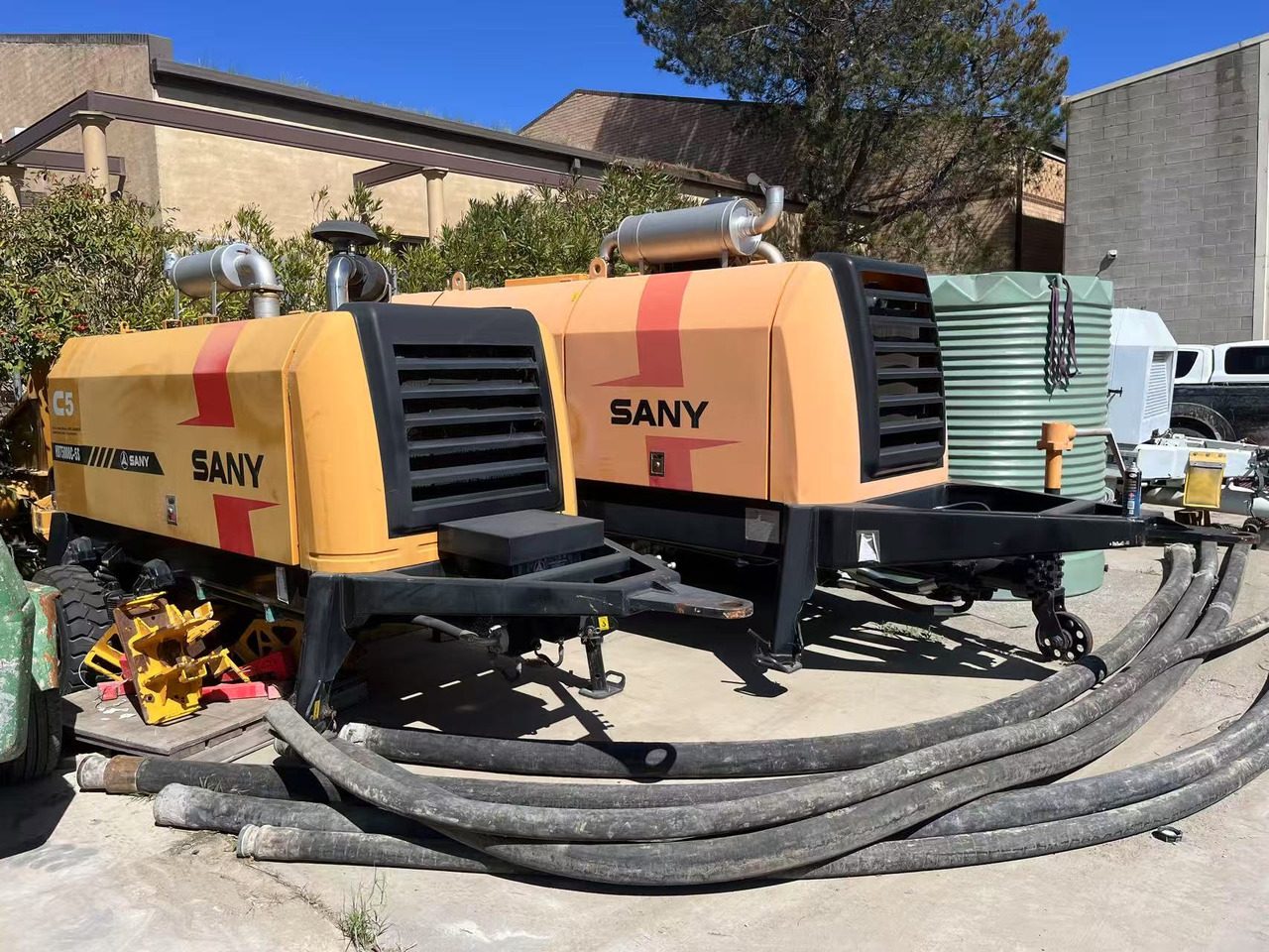 SANY SANY 【ACHIEVE】TOP CONDITION!!! demo new low hours Sany Concrete Trailer Pump 2017 HBT5008C-5S - Stacionarna betonska črpalka: slika 3 SANY SANY 【ACHIEVE】TOP CONDITION!!! demo new low hours Sany Concrete Trailer Pump 2017 HBT5008C-5S - Stacionarna betonska črpalka: slika 3