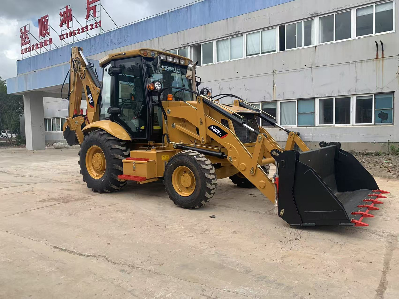 Caterpillar 420F, 420F2 Backhoe Loader with Telescopic Boom - Bager nakladalec: slika 4 Caterpillar 420F, 420F2 Backhoe Loader with Telescopic Boom - Bager nakladalec: slika 4