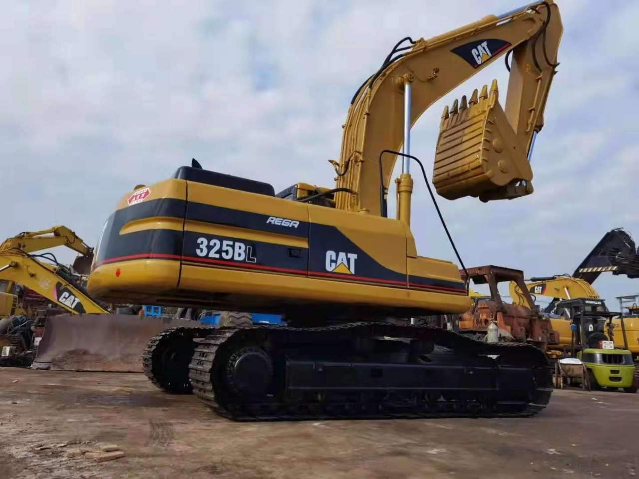 Caterpillar Excavator Secondhand Condition CAT 325BL, 330BL, 320BL - Bager goseničar: slika 3 Caterpillar Excavator Secondhand Condition CAT 325BL, 330BL, 320BL - Bager goseničar: slika 3