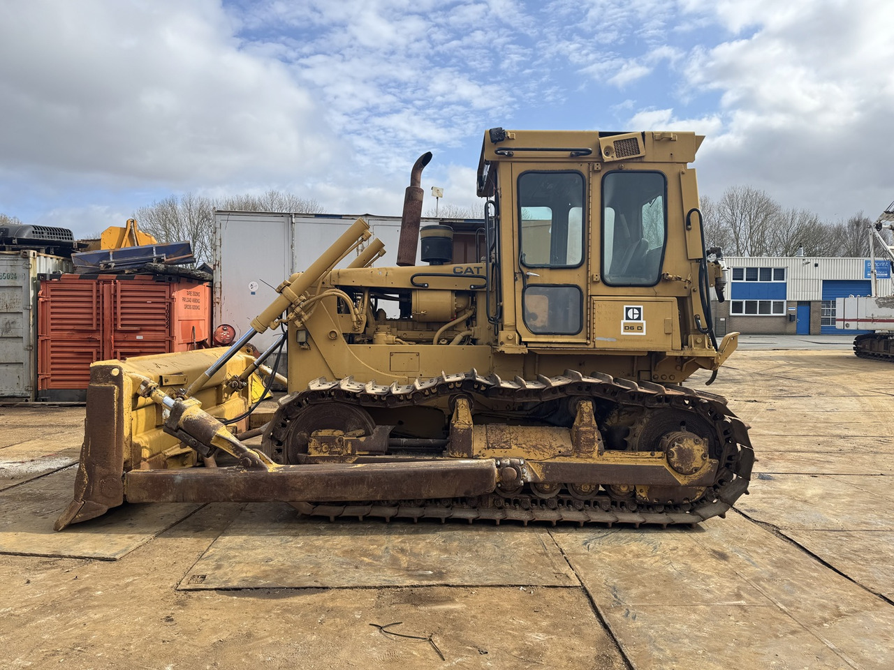 Caterpillar Used Bulldozer CAT D6D Good Price Tracked Tractor - Buldožer: slika 1 Caterpillar Used Bulldozer CAT D6D Good Price Tracked Tractor - Buldožer: slika 1