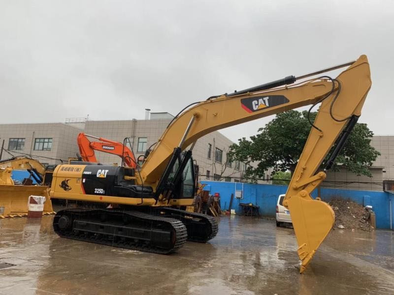 Caterpillar Used Excavator Cheap Price CAT 325D, 325BL Made in Japan - Bager goseničar: slika 1 Caterpillar Used Excavator Cheap Price CAT 325D, 325BL Made in Japan - Bager goseničar: slika 1