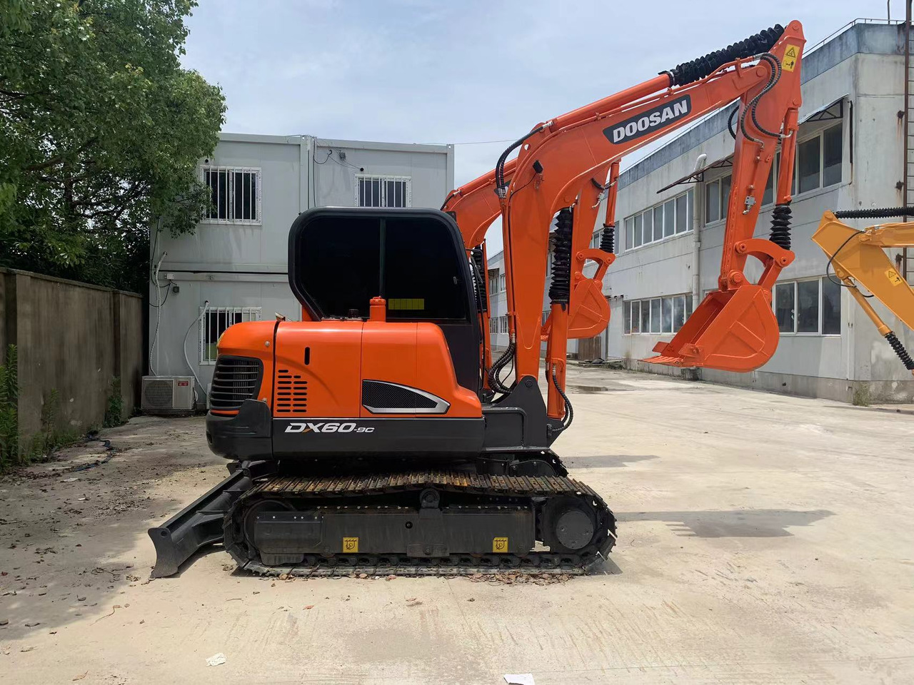 DOOSAN DX60 Good price 6 ton Small Excavator - Bager goseničar: slika 4 DOOSAN DX60 Good price 6 ton Small Excavator - Bager goseničar: slika 4