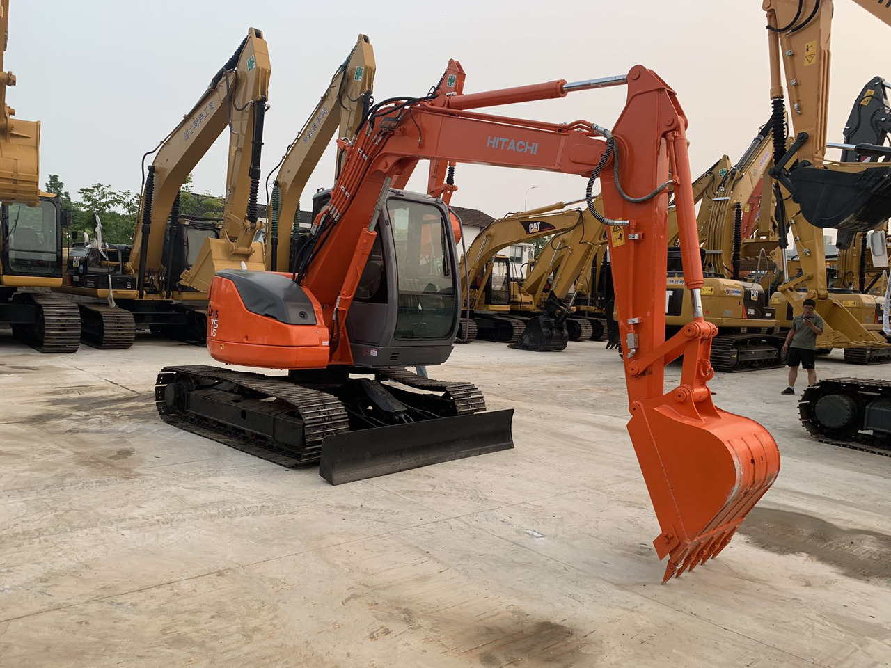 Hitachi Tracked Excavator ZX75 with Blade Dozer - Bager goseničar: slika 5 Hitachi Tracked Excavator ZX75 with Blade Dozer - Bager goseničar: slika 5