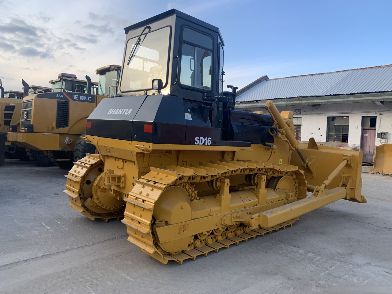 SHANTUI SD16 Used Bulldozer with Good Price - Buldožer: slika 2 SHANTUI SD16 Used Bulldozer with Good Price - Buldožer: slika 2