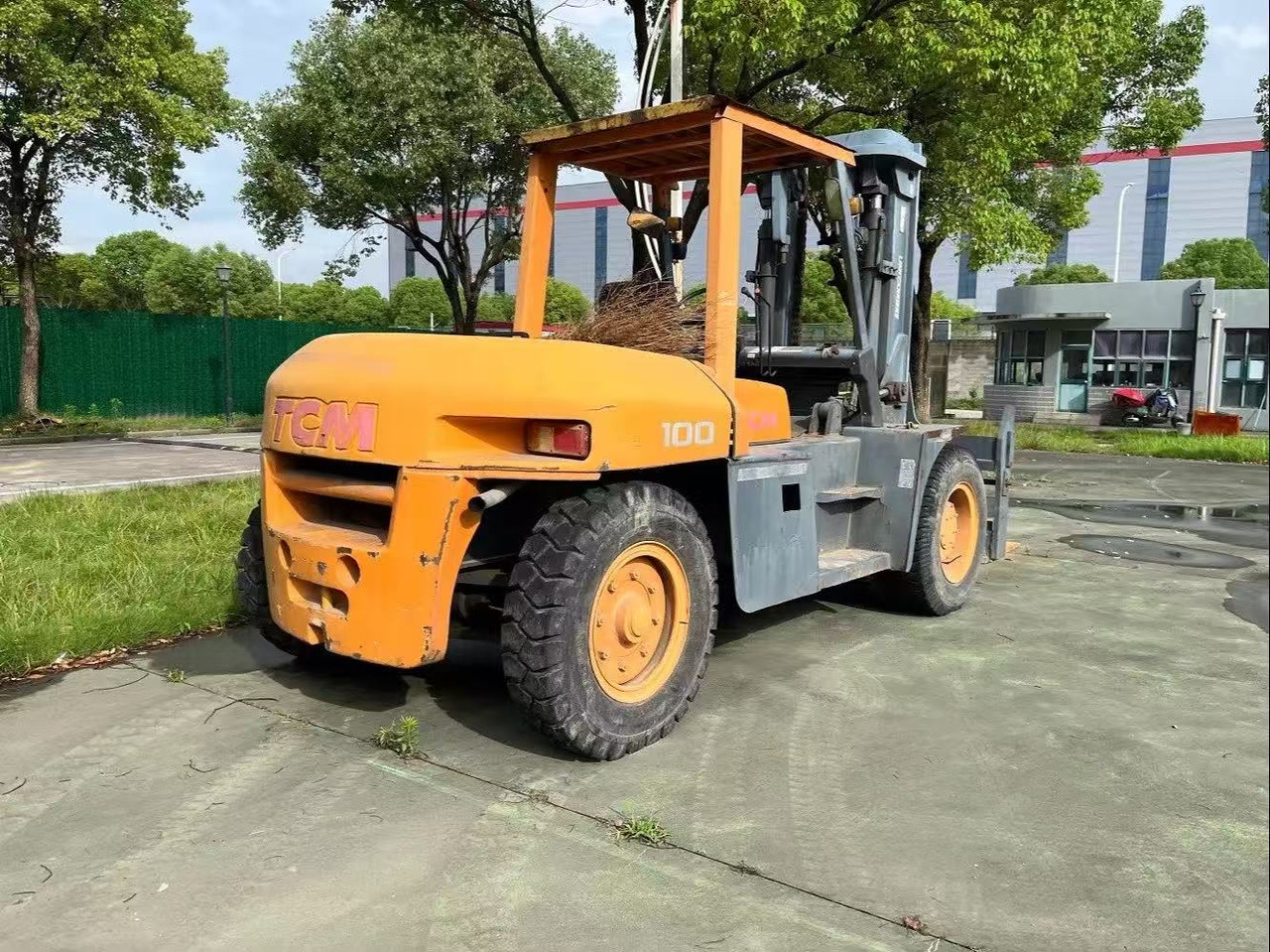 TCM FD100 Forklift Original Color 10 ton Forklift Truck - Diesel viličar: slika 2 TCM FD100 Forklift Original Color 10 ton Forklift Truck - Diesel viličar: slika 2