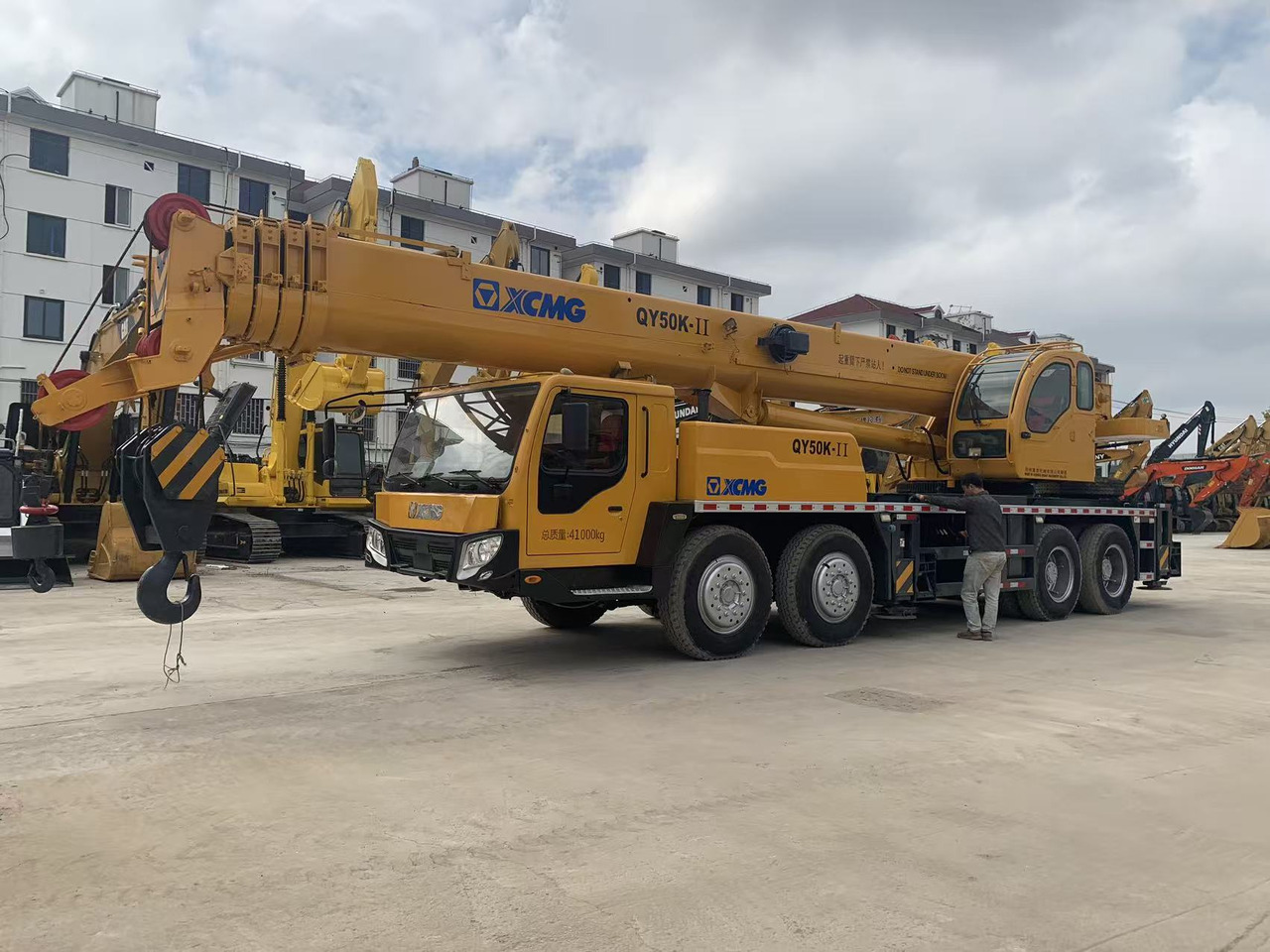 XCMG Truck Crane QY50K, QY65K, QY70K Good Price on Sale - Avtodvigalo: slika 2 XCMG Truck Crane QY50K, QY65K, QY70K Good Price on Sale - Avtodvigalo: slika 2