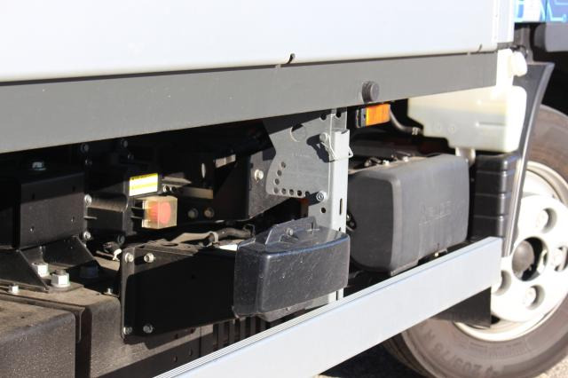 FUSO Canter 4C15E M - BATT. - Dostavno vozilo s kesonom: slika 5 FUSO Canter 4C15E M - BATT. - Dostavno vozilo s kesonom: slika 5