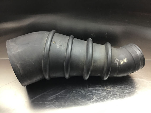 Liebherr Air Filter Hose - Cev za dovod zraka: slika 2 Liebherr Air Filter Hose - Cev za dovod zraka: slika 2