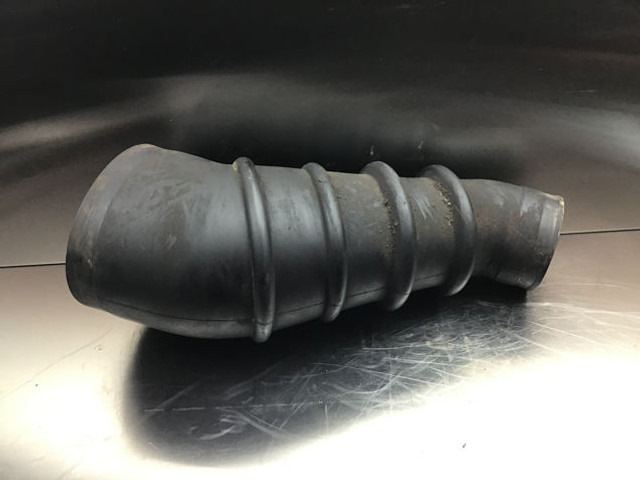 Liebherr Air Filter Hose - Cev za dovod zraka: slika 4 Liebherr Air Filter Hose - Cev za dovod zraka: slika 4