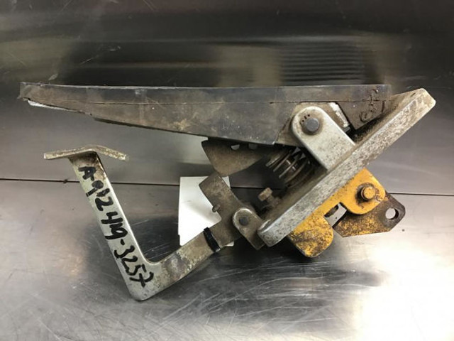 Liebherr Brake Pedal - Pedal: slika 2 Liebherr Brake Pedal - Pedal: slika 2