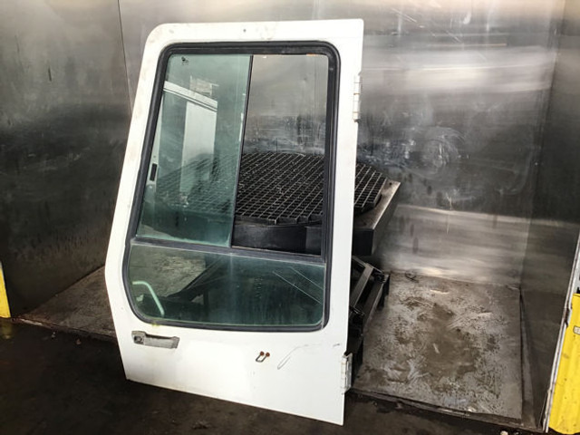 Liebherr Cabin Door - Vrata in deli: slika 2 Liebherr Cabin Door - Vrata in deli: slika 2