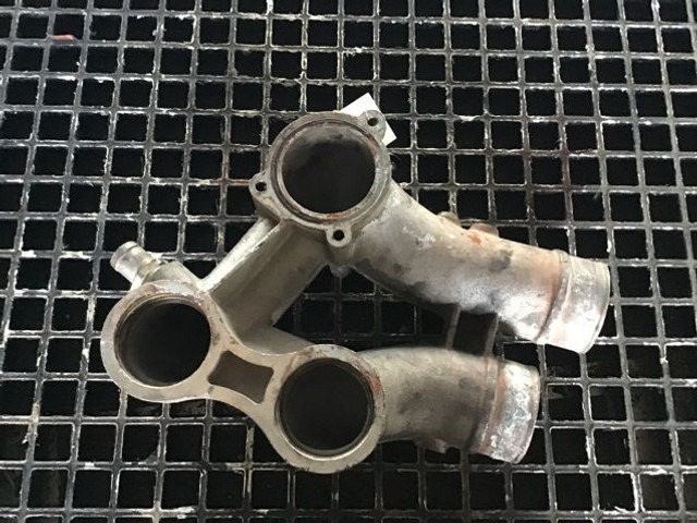 Liebherr Coolant pipe bend - Klimatski del: slika 2 Liebherr Coolant pipe bend - Klimatski del: slika 2