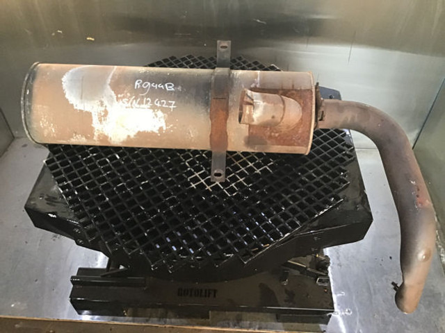 Liebherr Exhaust Silencer - Dušilec: slika 4 Liebherr Exhaust Silencer - Dušilec: slika 4