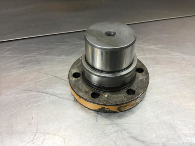 Liebherr Flange - Vodna črpalka: slika 1 Liebherr Flange - Vodna črpalka: slika 1