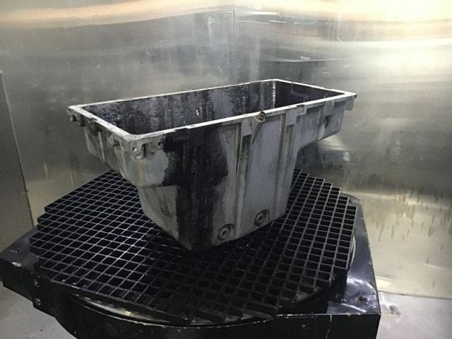 Liebherr Oil Sump - Karter: slika 1 Liebherr Oil Sump - Karter: slika 1