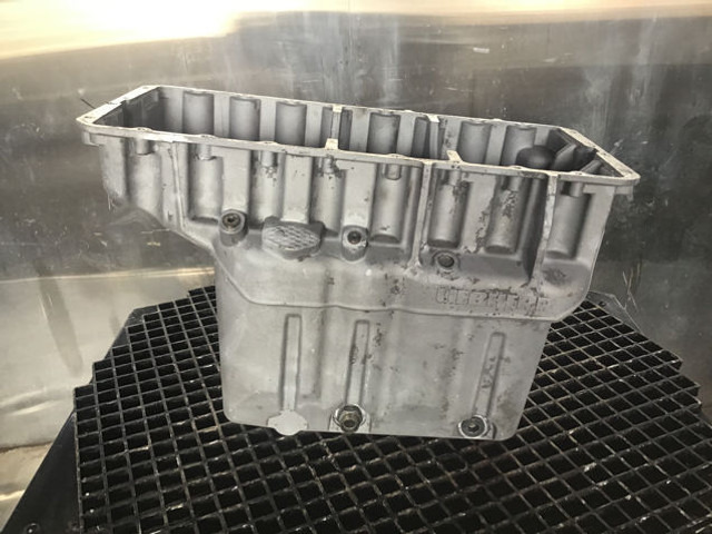 Liebherr Oil Sump - Karter: slika 2 Liebherr Oil Sump - Karter: slika 2