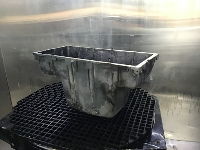 Liebherr Oil Sump - Karter: slika 1 Liebherr Oil Sump - Karter: slika 1